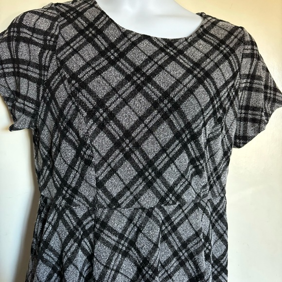Torrid sz 1 short sleeve A-line dress grey/black heavier fabric polyester/rayon - Picture 3 of 10
